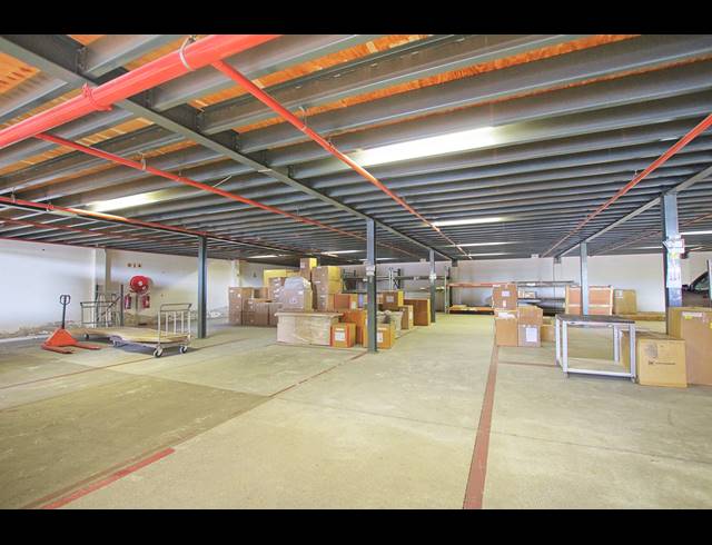 2,700M² WAREHOUSE TO LET IN HOOGLAND